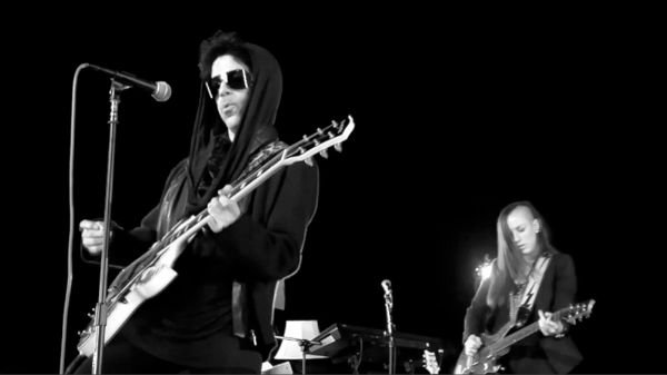 Screwdriver, film de 8 minutes en vente sur prince2013.com/